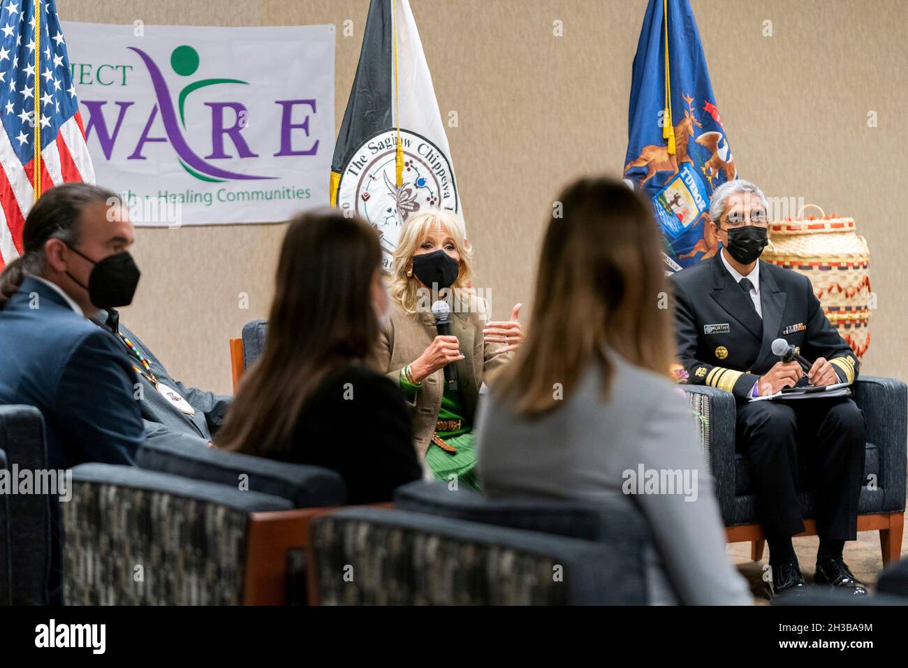 Mount Pleasant, United States of America. 24 October, 2021. U.S First Lady Dr. Jill Biden, center, and Surgeon General Vivek Murthy, right, hold a discussion on youth mental health with members of the Saginaw Chippewa Indian Tribe October 24, 2021 in Mount Pleasant, Michigan.  Credit: Erin Scott/White House Photo/Alamy Live News Stock Photo