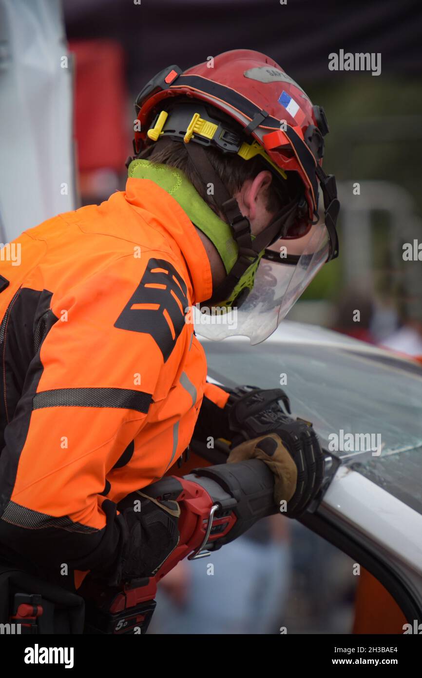 firefighters extricating a car during training in france Stock Photo
