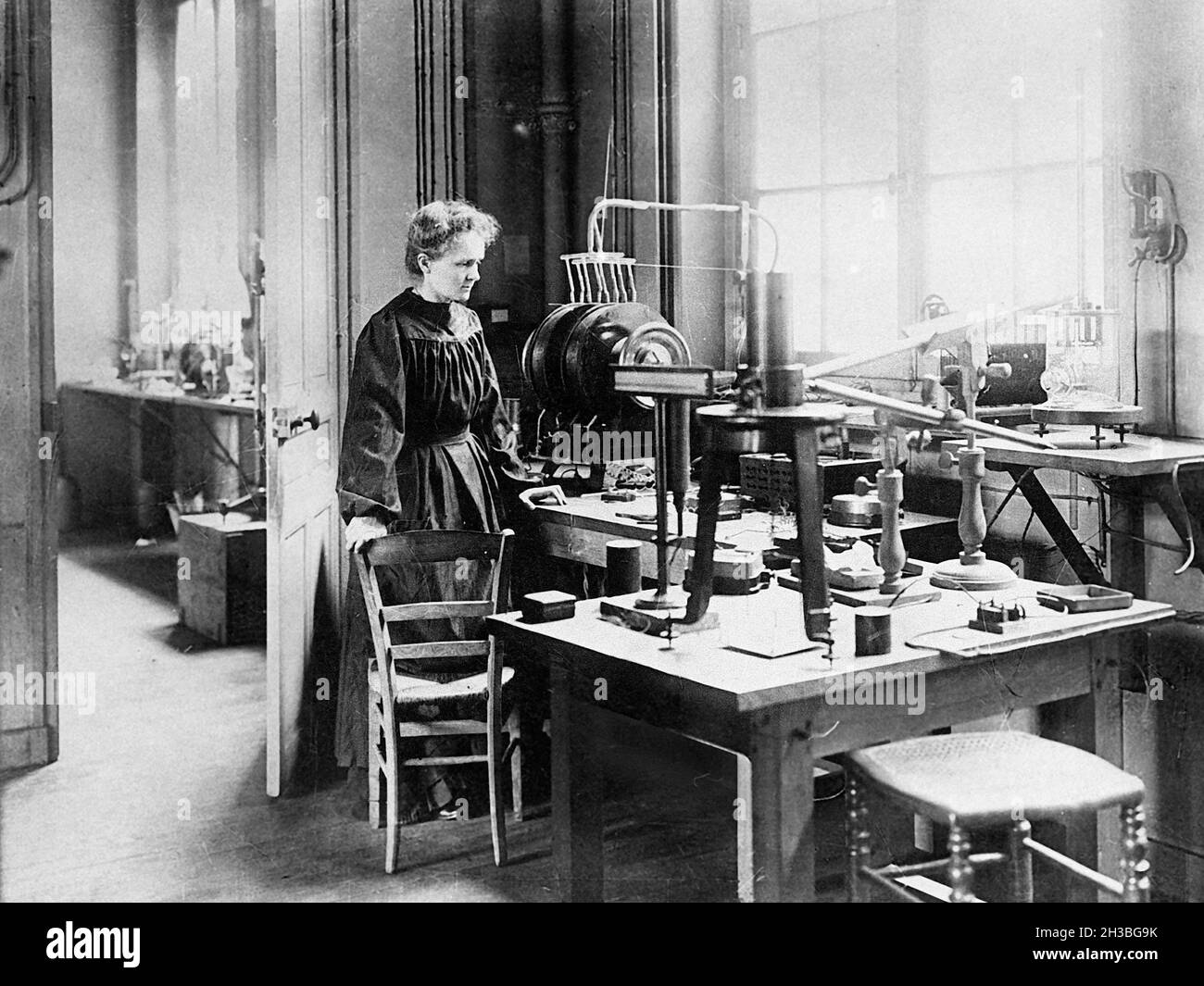 Marie Curie. The Nobel prize winning scientist, Marie Skłodowska Curie (1867-1934) in her laboratory. Photo by Henri Manuel, 1908 Stock Photo