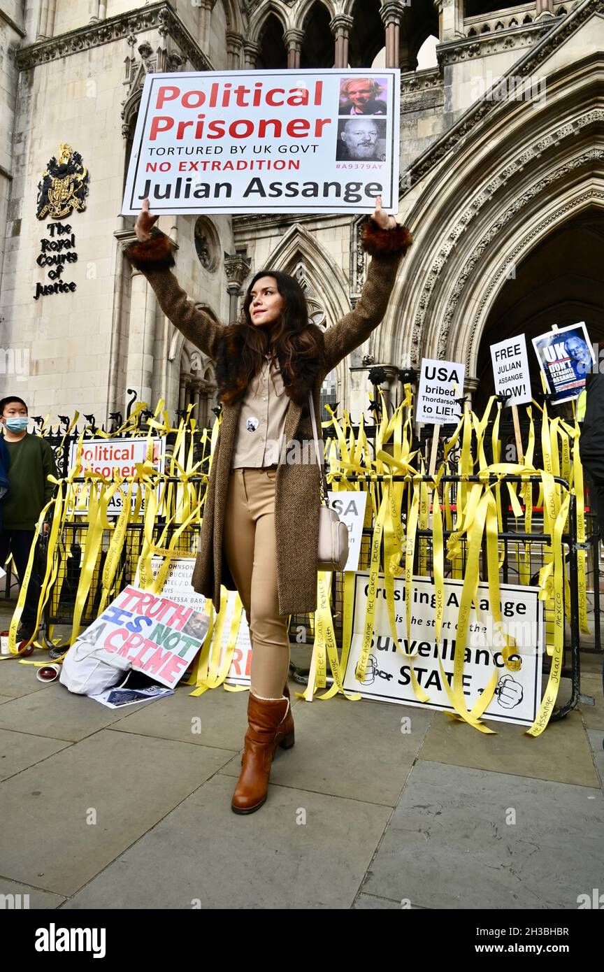 London, UK. Free Julian Assange Protest. Final Appeal Hearing, TheRoyal Courts of Justice, The Strand. Stock Photo