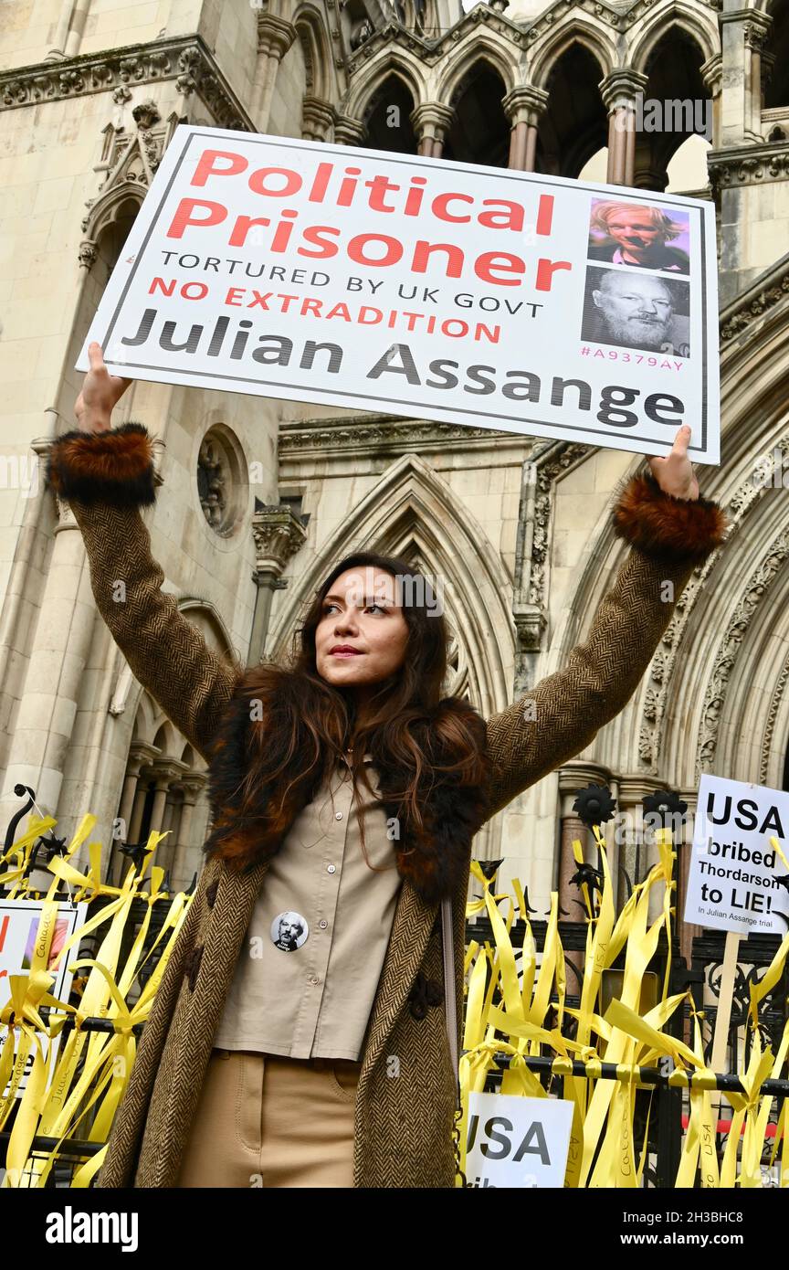 London, UK. Free Julian Assange Protest. Final Appeal Hearing, TheRoyal Courts of Justice, The Strand. Stock Photo