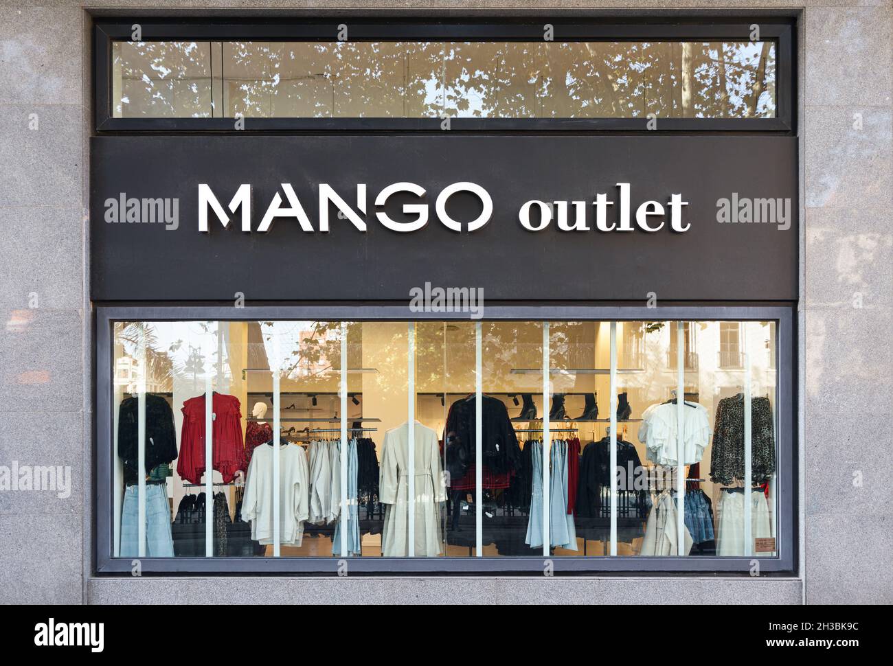 Mango outlet hi-res stock photography and images - Alamy