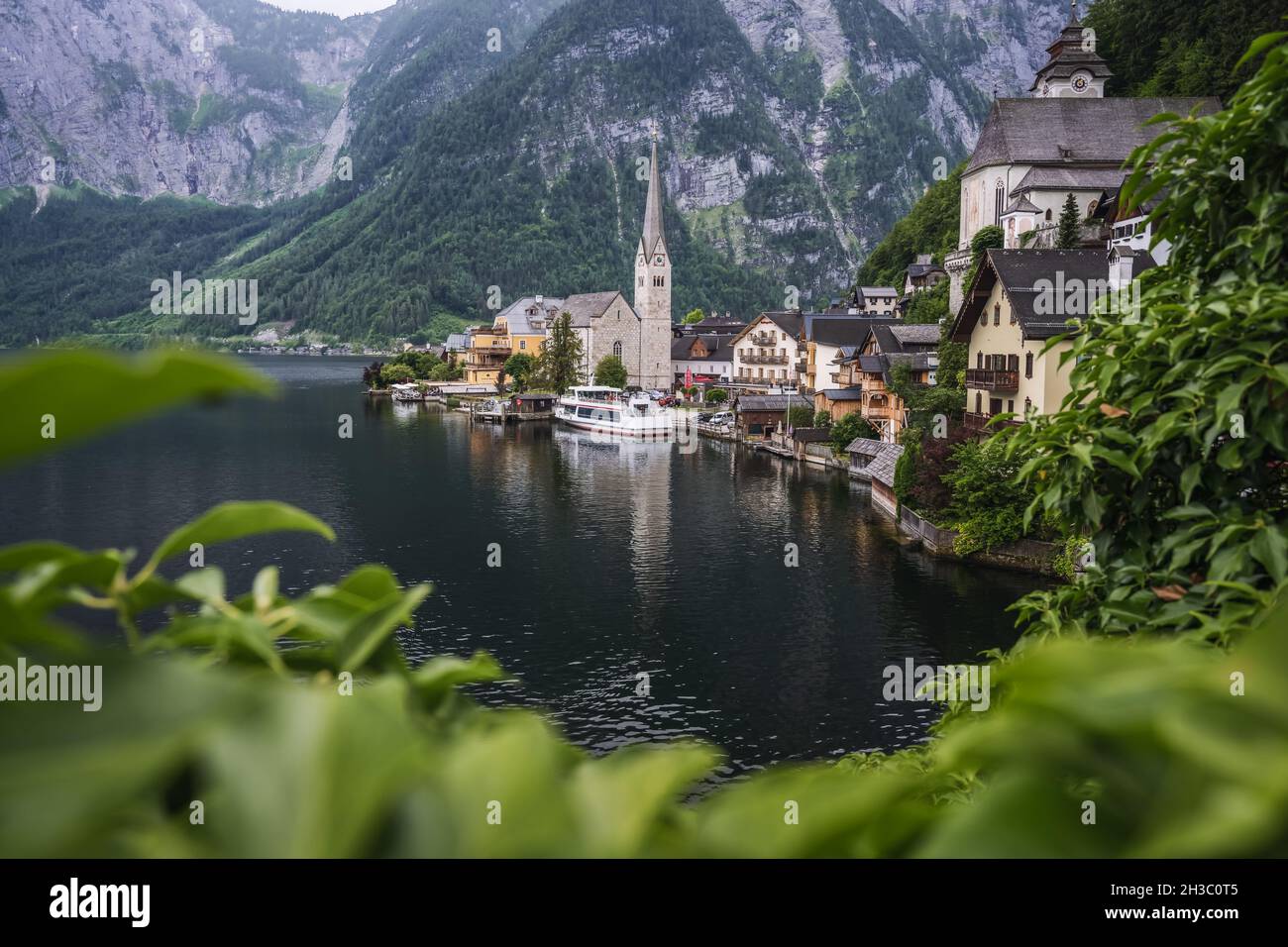 Famous lake side view of Hallstatt village with Alps behind, Foliage ...
