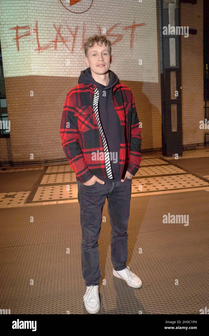 Berlin, Germany. 27th Oct, 2021. The musician Tim Bendzko at the premiere  of the book "Playlist". Credit: Jörg Carstensen/dpa/Alamy Live News Stock  Photo - Alamy