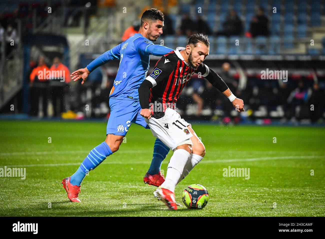 Troyes, France, France. 27th Oct, 2021. Alvaro GONZALEZ of Marseille and Amine GOUIRI of Nice during the Ligue 1 match between OGC Nice and Olympique de Marseille (OM) at Stade de l'Aube on October 27, 2021 in Troyes, France. (Credit Image: © Matthieu Mirville/ZUMA Press Wire) Stock Photo
