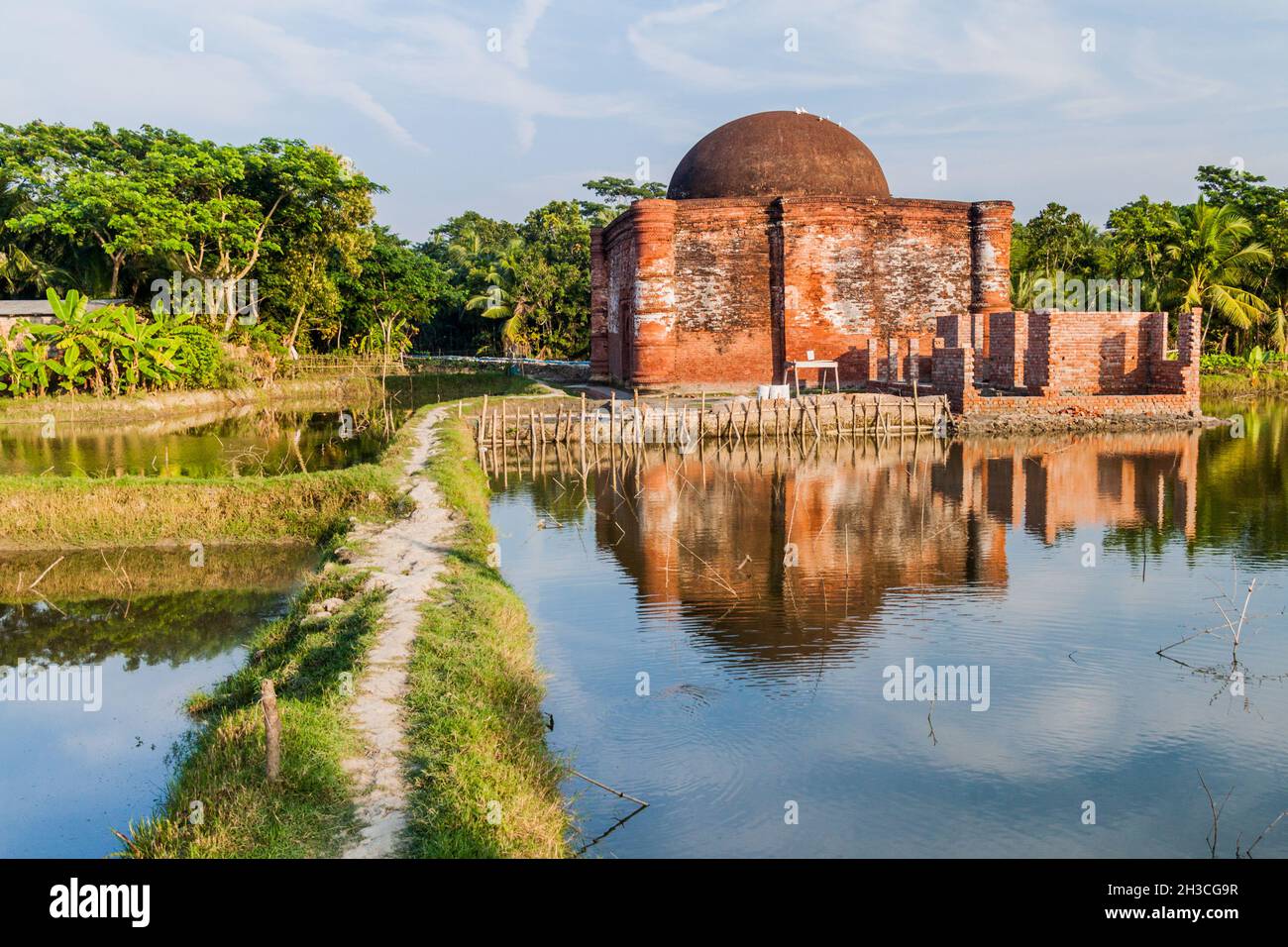 Chunakhola Chuna Khola mosque in Bagerhat, Bangladesh Stock Photo