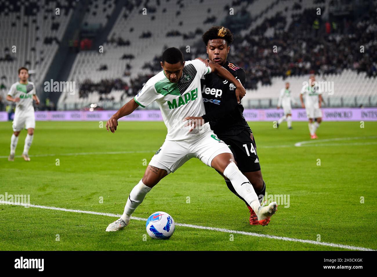 Turin, Italy. 27 October 2021. Rogerio Oliveira da Silva (L) of US Sassuolo is challenged by Weston McKennie of Juventus FC during the Serie A football match between Juventus FC and US Sassuolo. Credit: Nicolò Campo/Alamy Live News Stock Photo