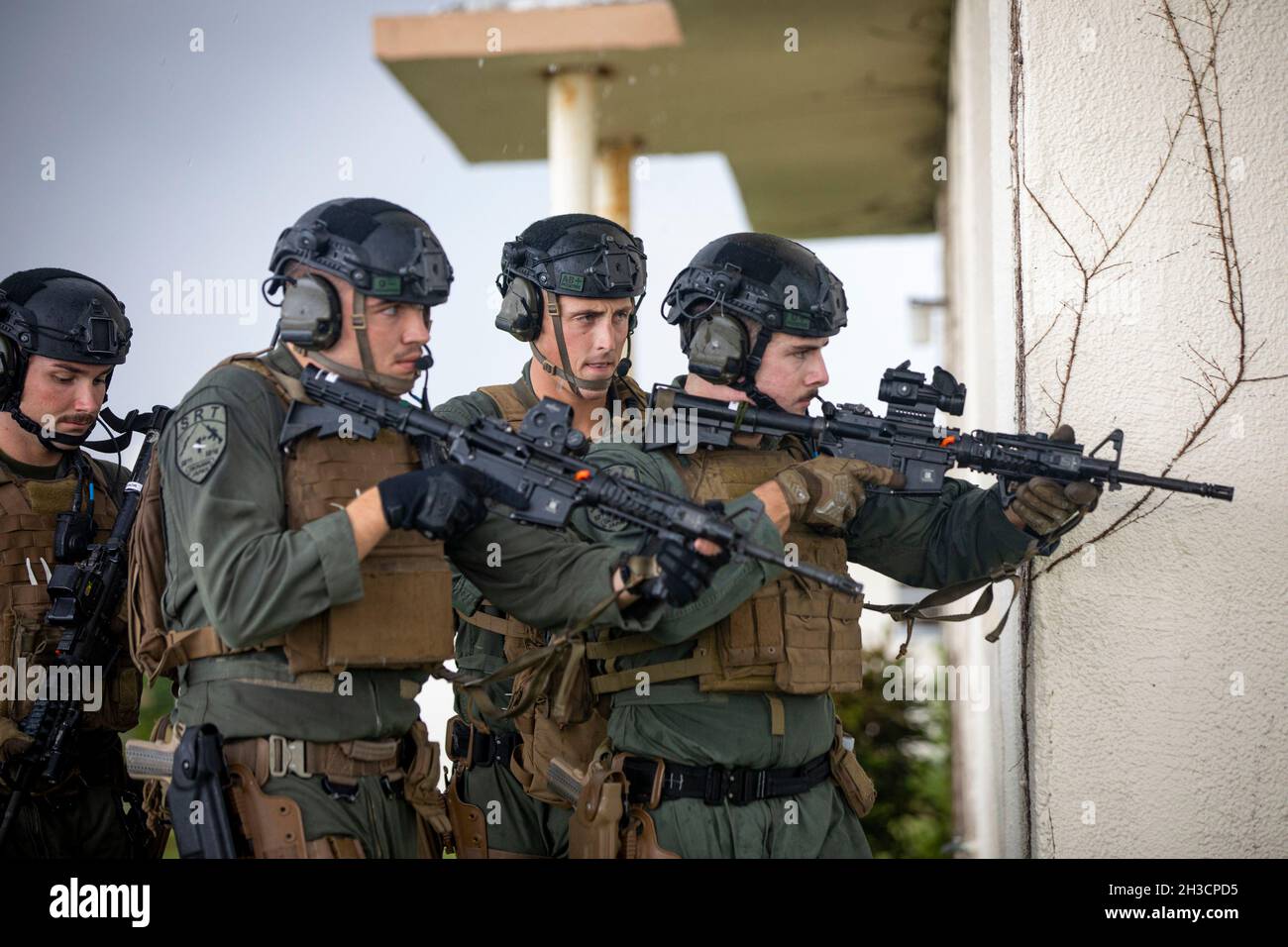 U.S. Marines with Special Reaction Team, Marine Corps Installation Pacific - Marine Corps Base Camp Butler, respond to a call during a notional, active-shooter scenario for Constant Vigilance 2021 on Camp Foster, Okinawa, Japan, Oct. 21, 2021. The exercise consisted of an active shooter injuring a casualty and then barricading himself into a building with two hostages. The SRT and Criminal Investigation Division responded and negotiated with the barricaded suspect which led to getting the hostages out safe. Constant Vigilance is an island-wide force protection condition evaluation and crisis r Stock Photo