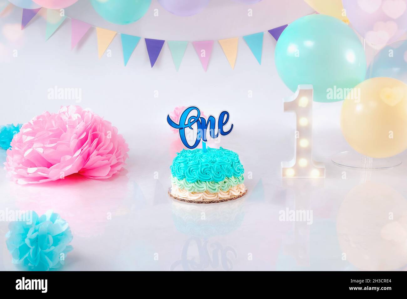 Birthday decorations hi-res stock photography and images - Alamy