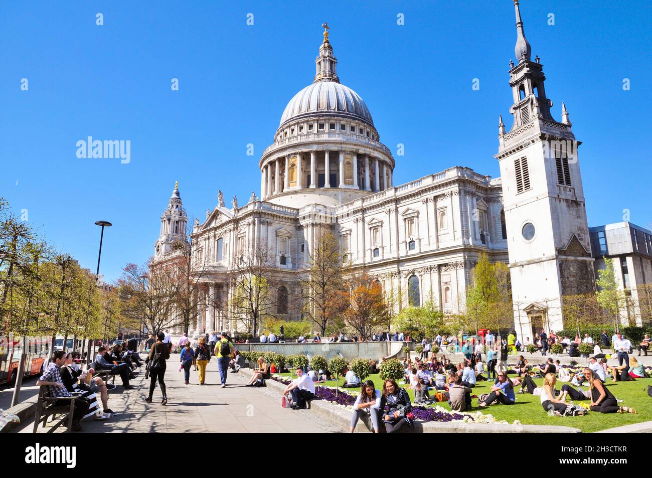 St Paul's Cathedral and a crowded Festival Gardens under a cloudless blue sky, London, England, UK Stock Photo