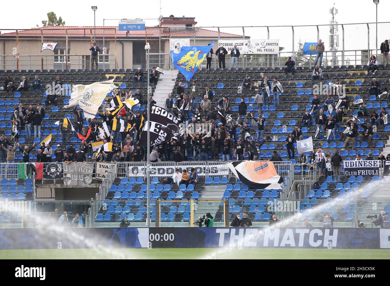 File:Stadio Friuli 2016 nord.jpg - Wikimedia Commons