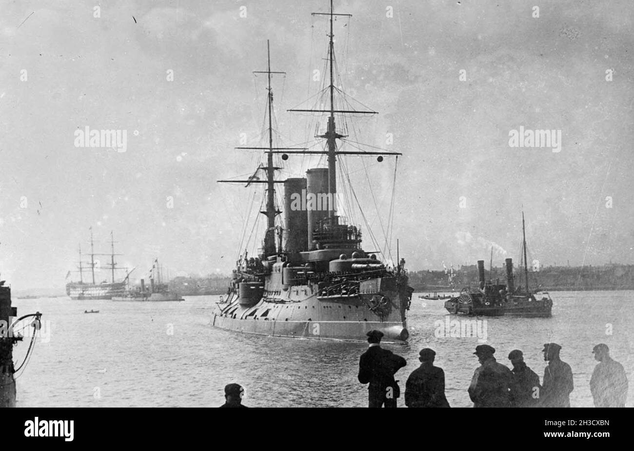 The Russian flagship Tsarevitch passing HMS Victory in Portsmouth, ca. 1915. Stock Photo