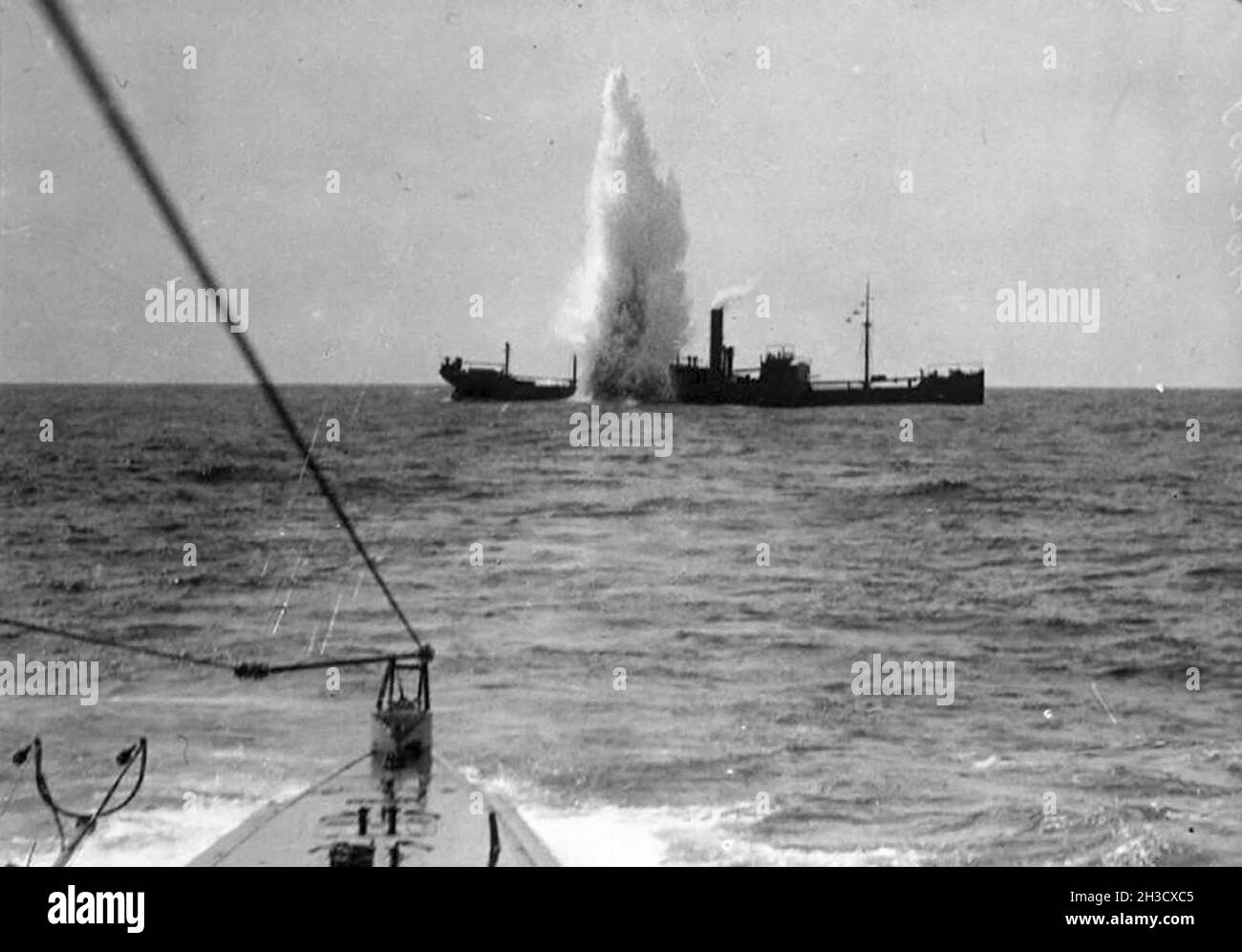 British cargo ship SS Maplewood under attack by German submarine SM U-35 on April 7, 1917 87 km southwest of Sardinia. Stock Photo
