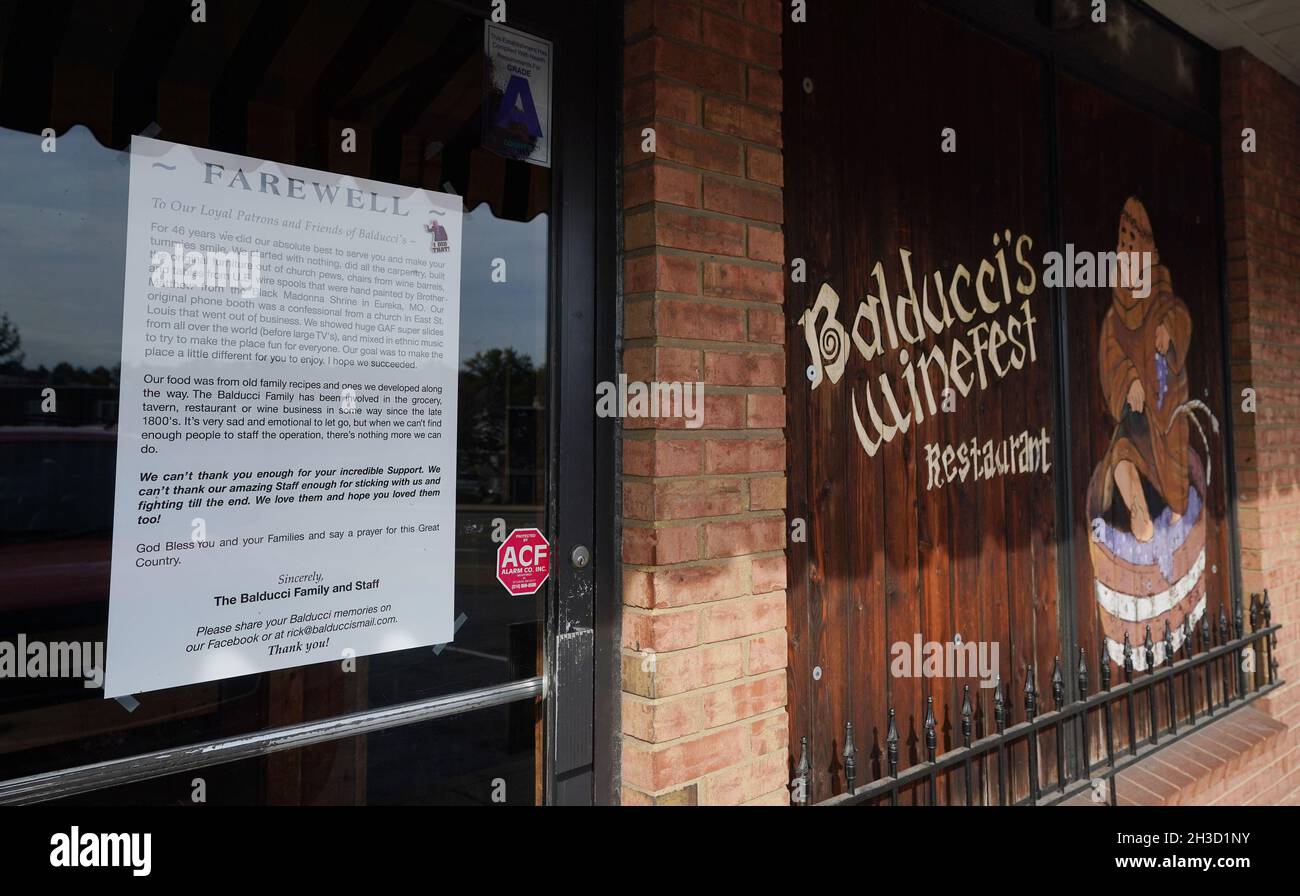 Maryland Heights, United States. 27th Oct, 2021. A long message thanking  patrons is taped to the locked door of Balducci's Restaurant after closing  following 46 years of business, in Maryland Heights, on