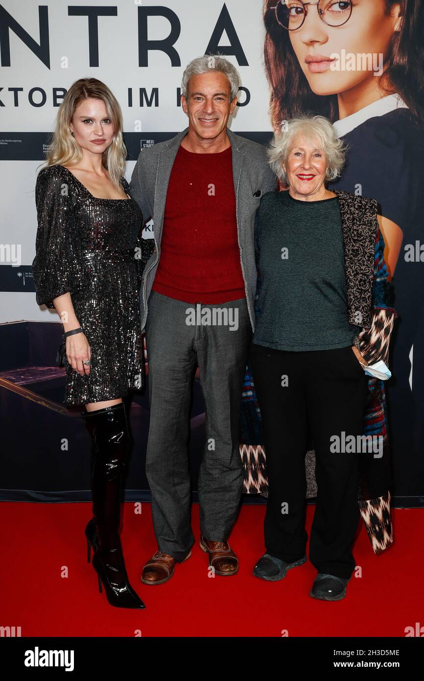 Berlin, Germany. 27th Oct, 2021. Annbrittmuse (l-r), Gedeon Burkhard and mother Elisabeth von Molo comes to the premiere of the film 'Contra' at the Zoo Palast cinema. The film will be shown in all German cinemas from 28 October. Credit: Gerald Matzka/dpa/Alamy Live News Stock Photo
