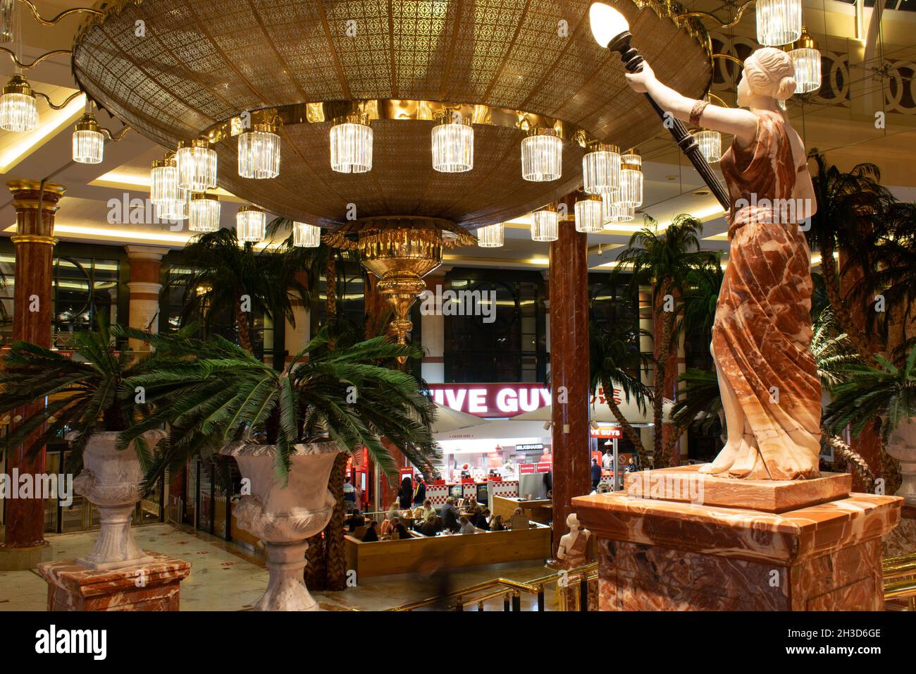 Manchester trafford centre food hall hires stock photography and