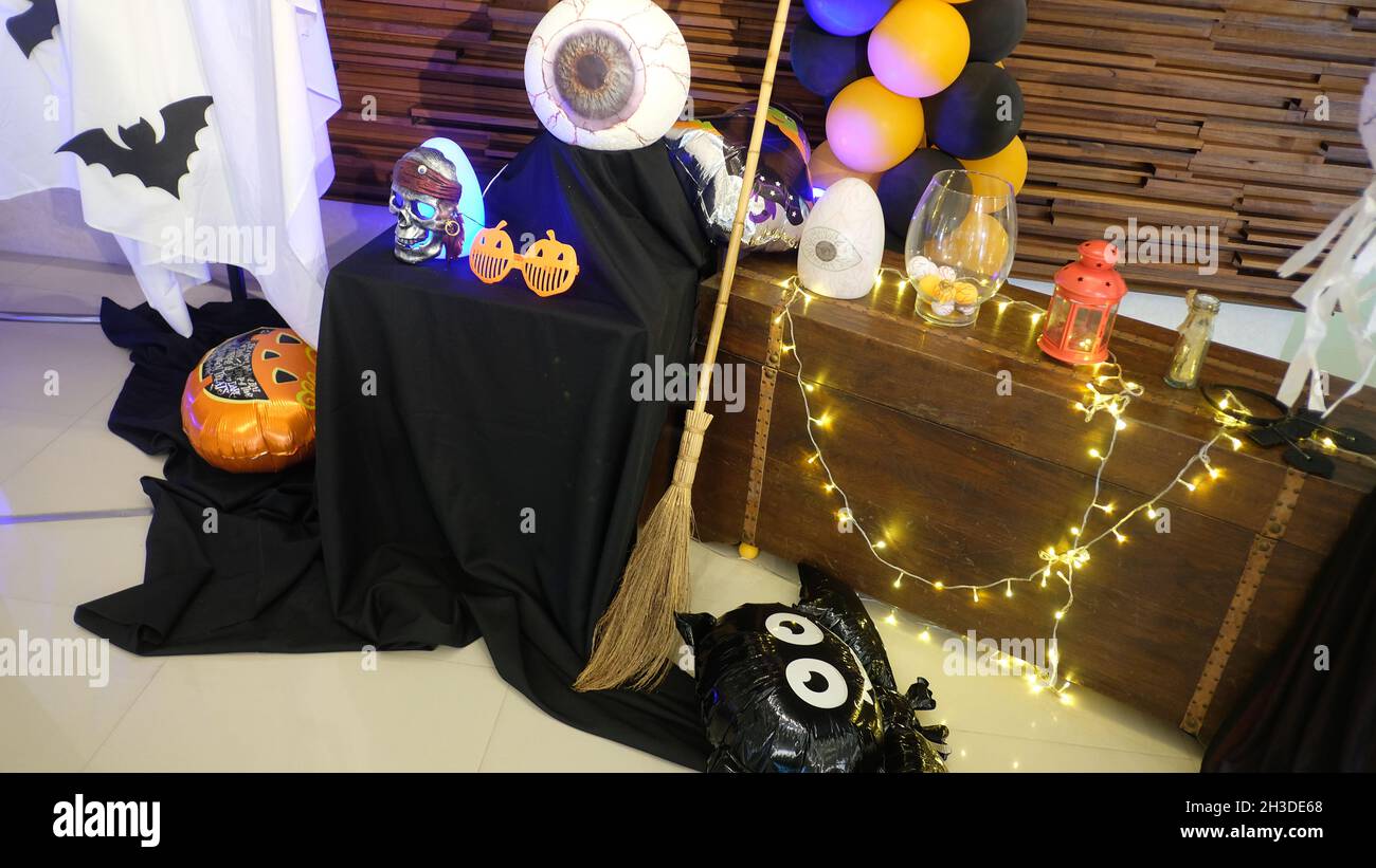 Halloween hotel hi-res stock photography and images - Alamy