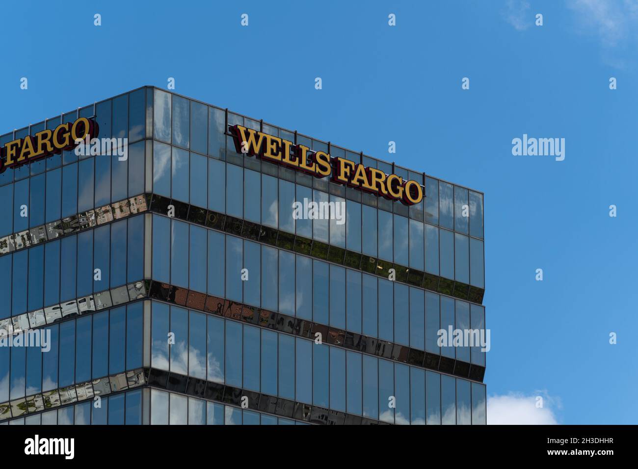 Wells fargo bank beverly hills hires stock photography and images Alamy