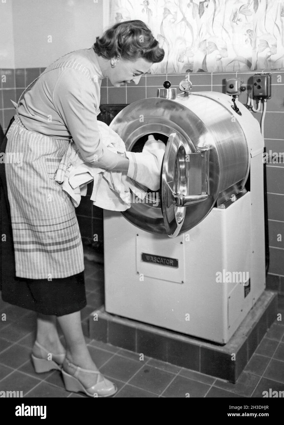 Doing the laundry in the 1950s. A lady is demonstrating the new washingmachine manufactured by AB Wascator. Stock Photo