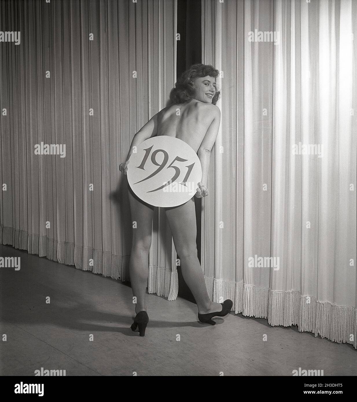 Ballet girl in the 1950s. A young woman on stage holding a sign with the year 1951 printed on it. She is actress Harriet Andersson. Sweden 1951 .  Ref Kristoffersson BB10-11 Stock Photo