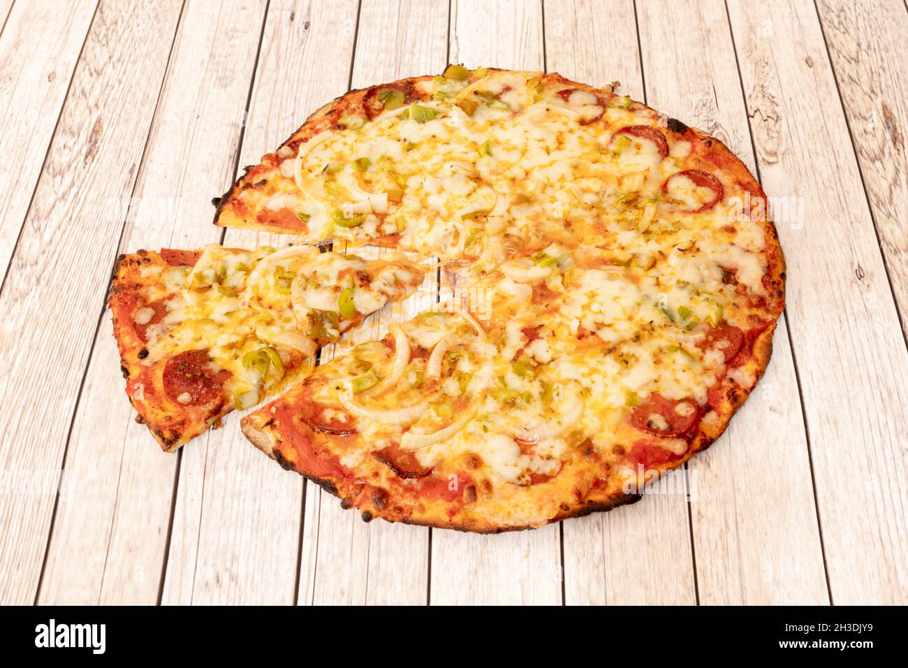 Small thin-crust pizza with lots of white onion, sliced green peppers ...
