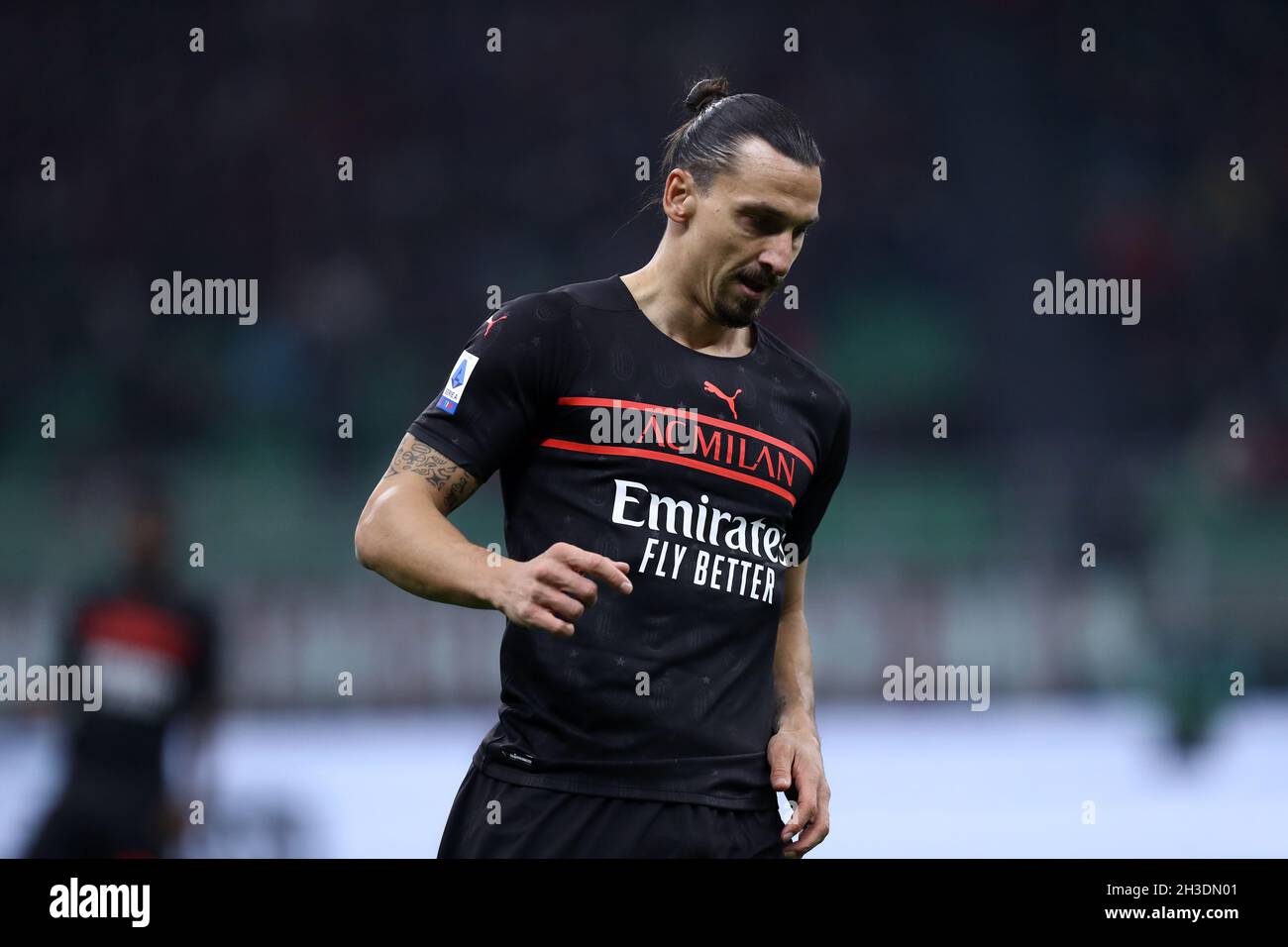 Ibrahimovic faz contra e a favor, Milan bate Bologna e assume a