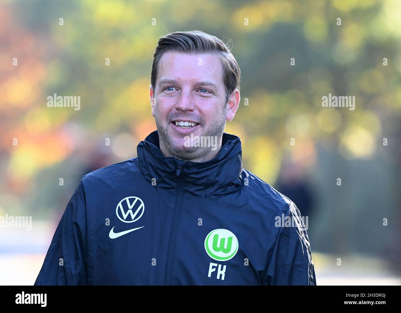 Wolfsburg Germany 28th Oct 2021 Football Bundesliga Vfl Wolfsburg Training Coach Florian Kohfeldt Comes To The Pitch Wolfsburg S New Coach Kohfeldt Leads His First Training Session With The Vfl Team Credit Hauke Christian