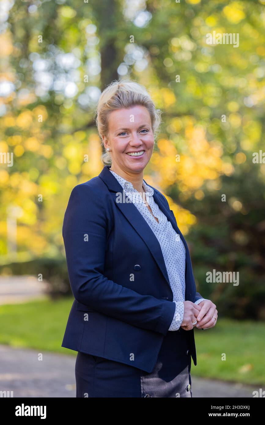 Duesseldorf, Germany. 28th Oct, 2021. Ina Brandes, the new Transport Minister of North Rhine-Westphalia and successor to Minister President Wüst, stands in front of the Ständehaus. Credit: Rolf Vennenbernd/dpa/Alamy Live News Stock Photo