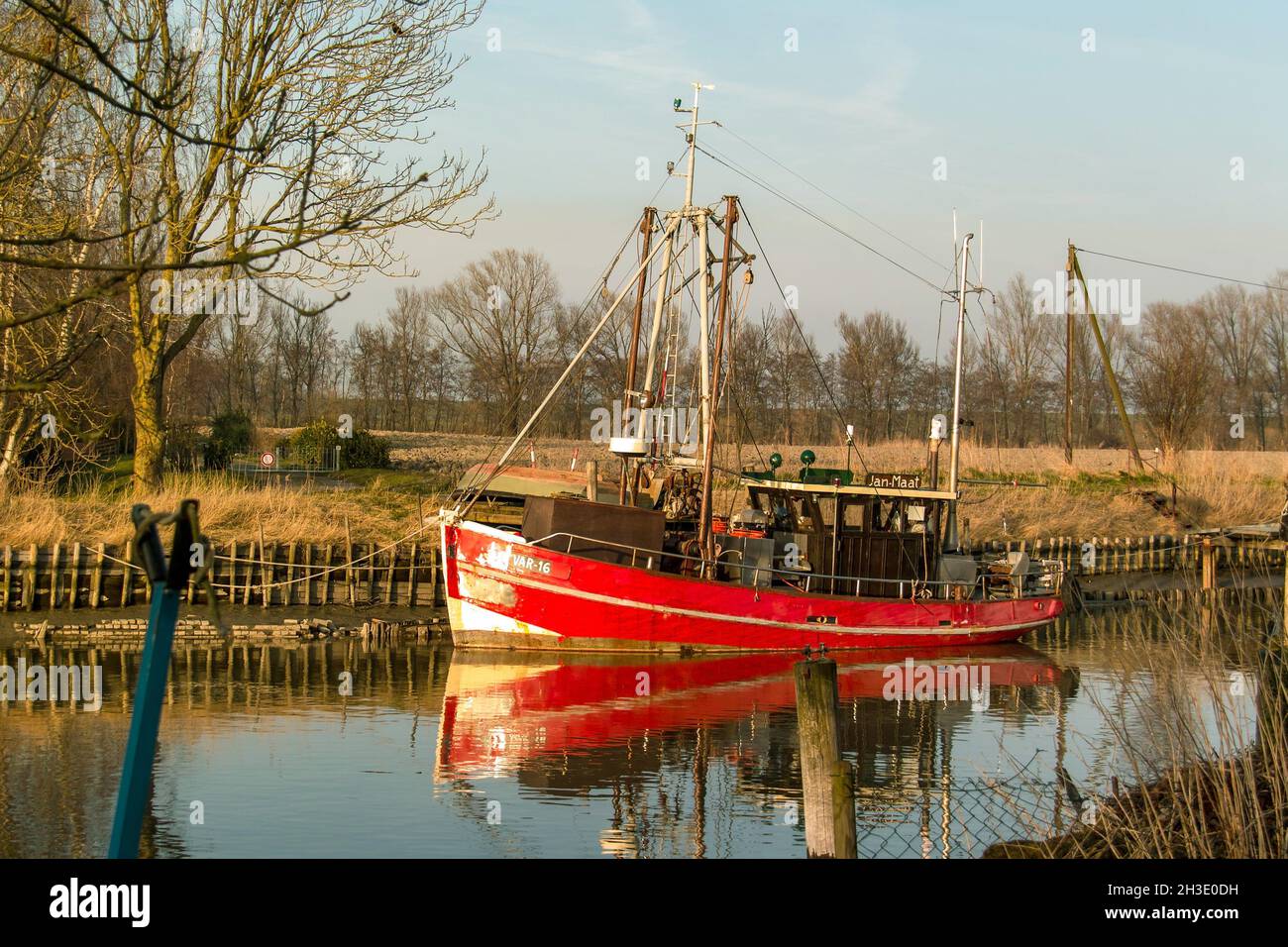 long-serving red fishing boat at evening time in Varel harbour, Germany, Lower Saxony, Varel Stock Photo