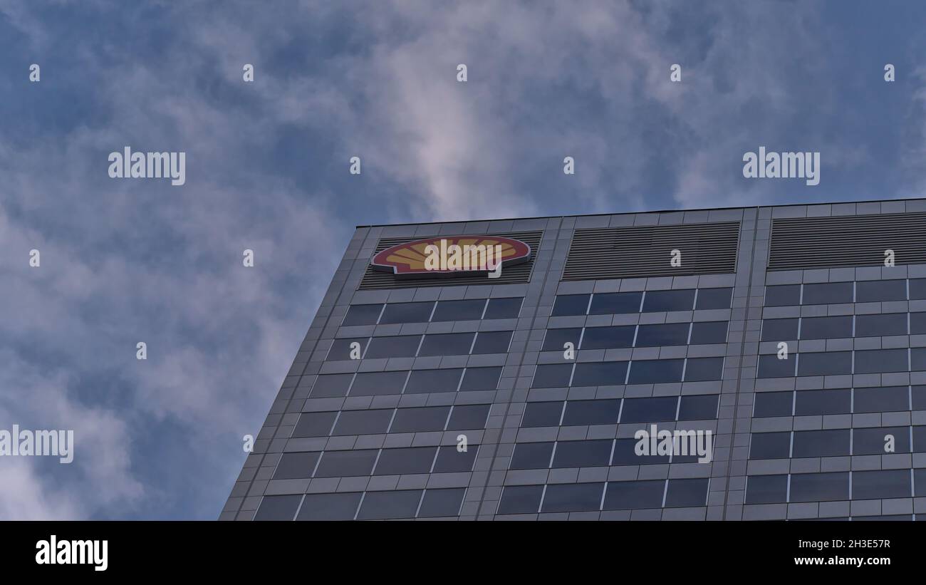 Low angle view of the top of high-rise office building Shell Centre (140 m) in Calgary downtown with yellow and red colored brand logo in the evening. Stock Photo