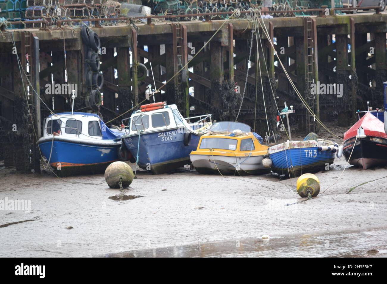 Tide Out At Bridlington Harbour - Grounded Boats - Yachts - Fishing Boats - Low Tide - Mud Flats - East Riding Of Yorkshire - UK Stock Photo