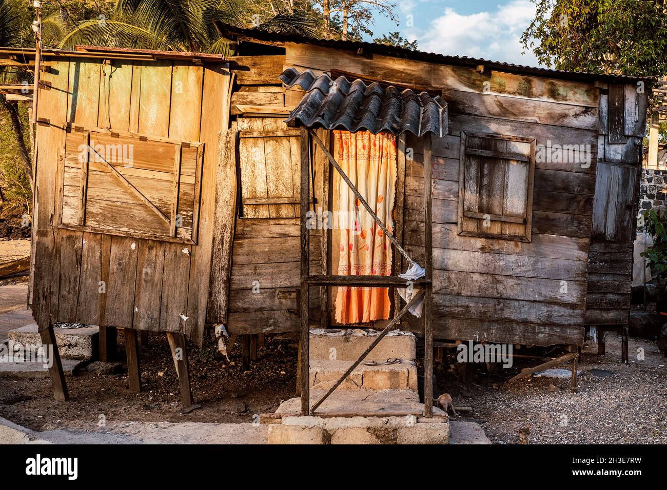 Africa poor wooden house poverty hi-res stock photography and images ...