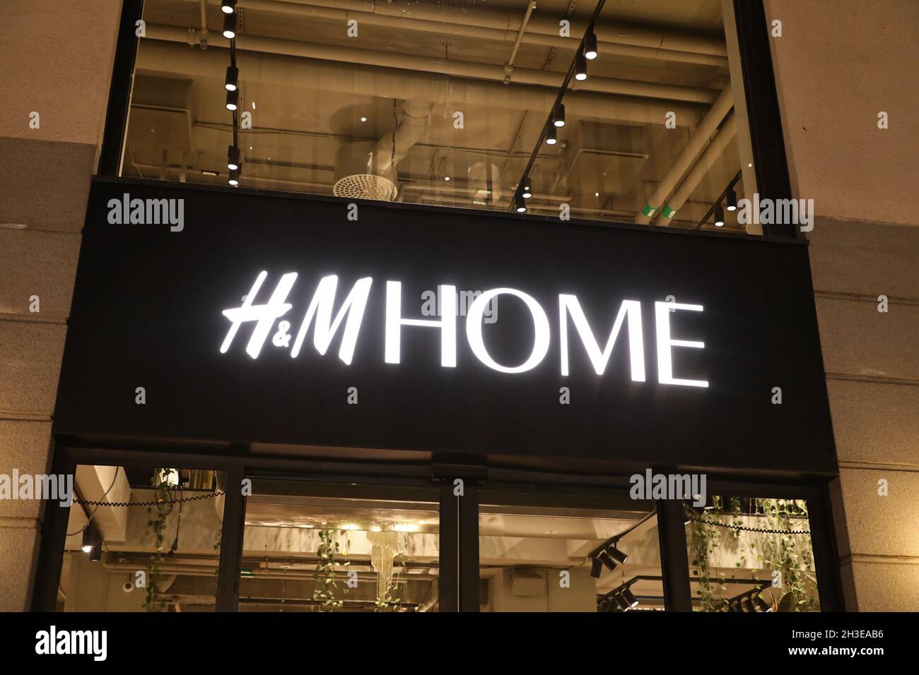 H&M Home store, Hennes och Mauritz, in Stockholm, Sweden, during Saturday  evening Stock Photo - Alamy