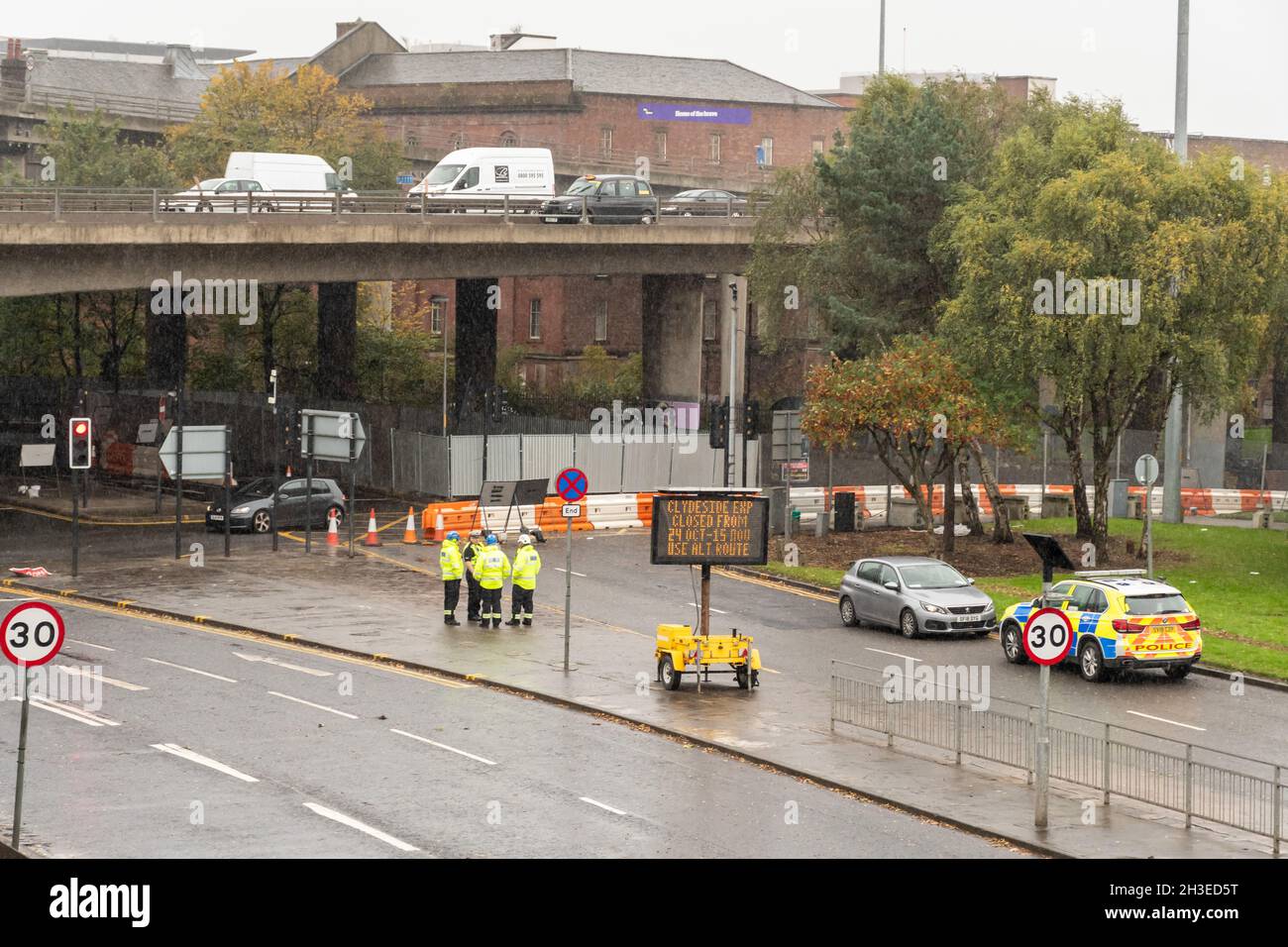 COP26: An electronic road sign at the Clydeside Expressway, a key route ...