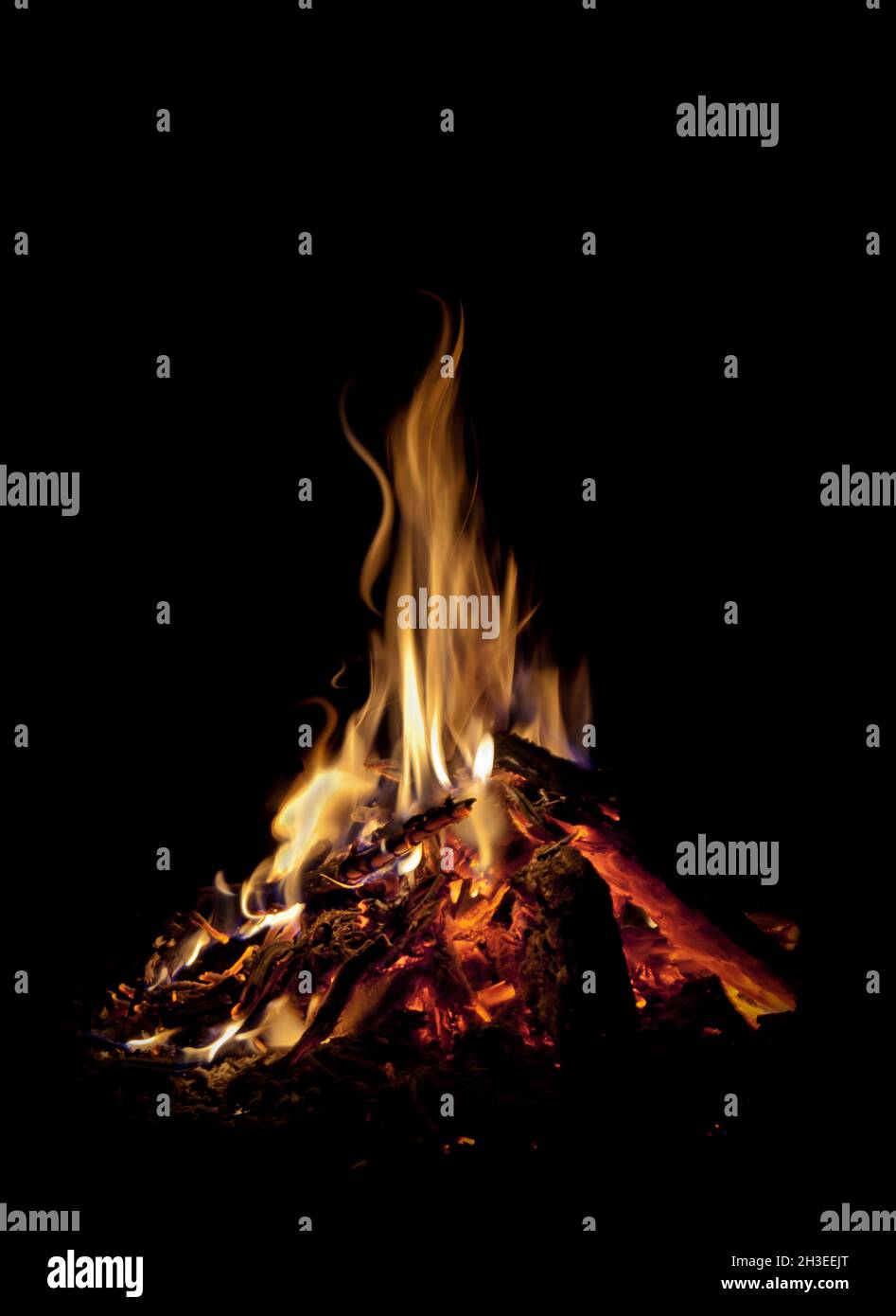 Campfire Bonfire Fire Flames isolate on dark Background Stock Photo - Alamy