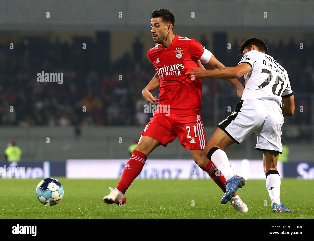 GUIMARAES, PORTUGAL - OCTOBER 27: Pizzi of Benfica SL competes for the ball with Andre Almeida of Vitoria SC ,during the Portugal Allianz Cup match between Vitoria SC and Benfica SL at Estadio Dom Afonso Henriques on October 27, 2021 in Guimaraes, Portugal. (Photo by MB Media) Stock Photo