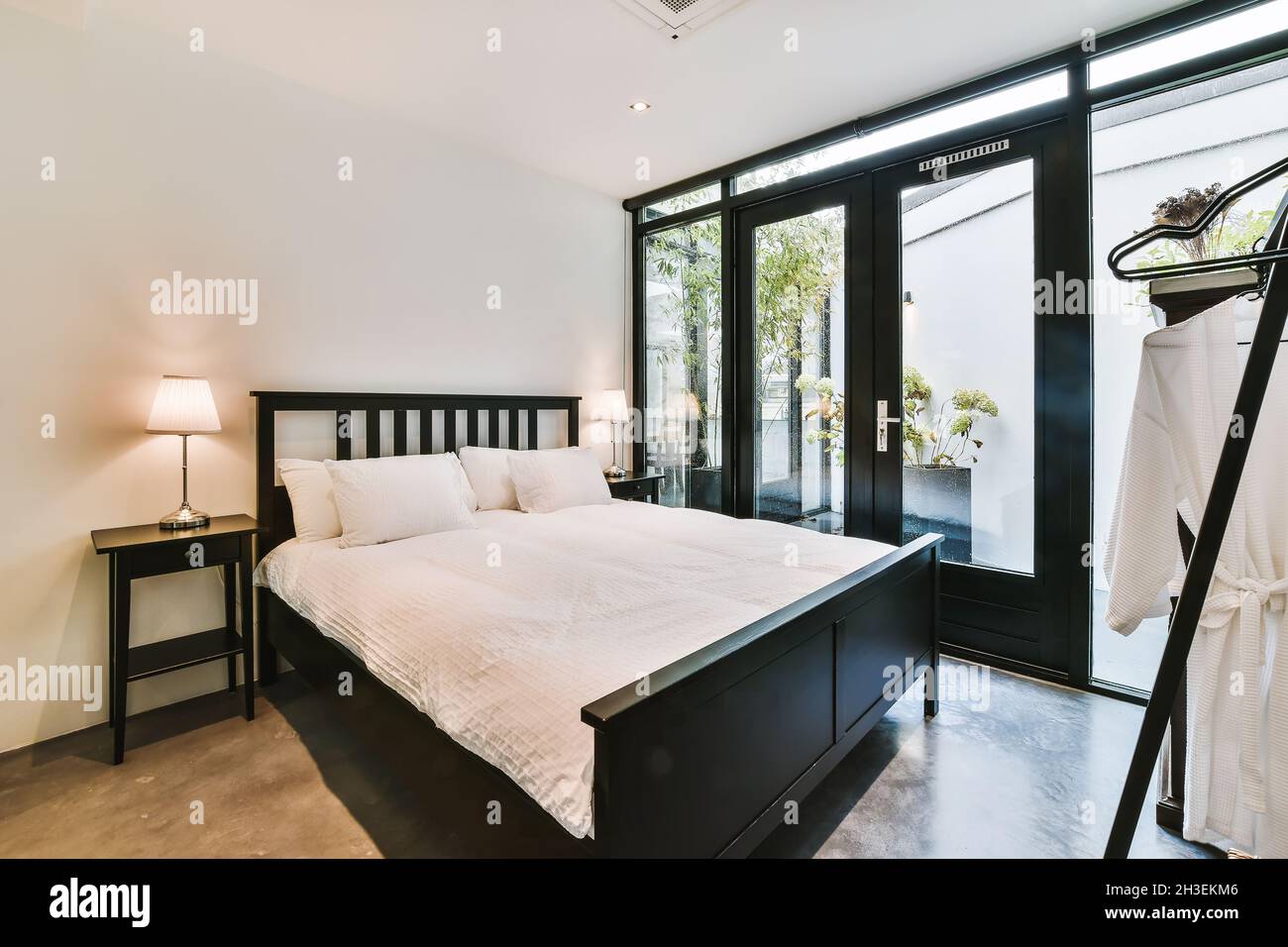 Luxury elite bedroom with big size bed Stock Photo Alamy