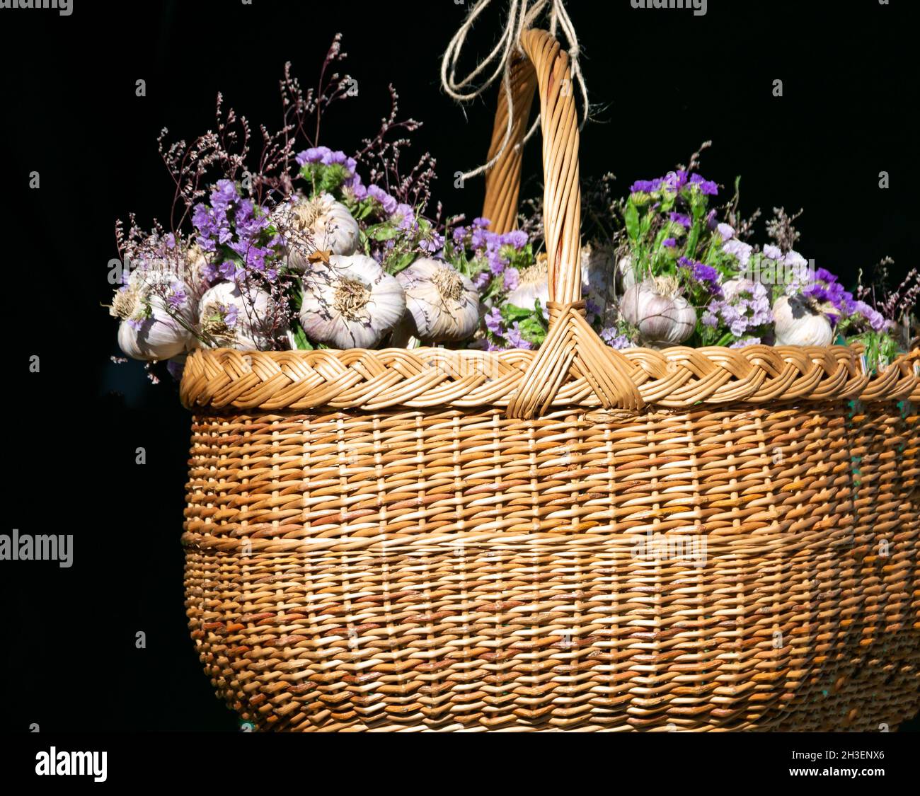 Garlic in a wicker basket hi-res stock photography and images - Alamy