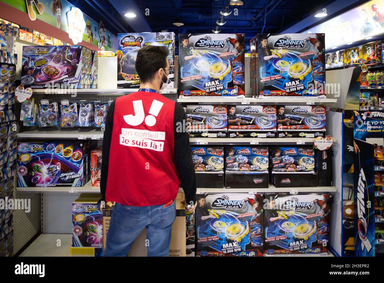 Illustrations of Joue Club toy store on the Grands Boulevards as  specialists predict a lack of toy stock for christmas. Paris on October 28,  2021. Photo by Raphael Lafargue/ABACAPRESS.COM Stock Photo -