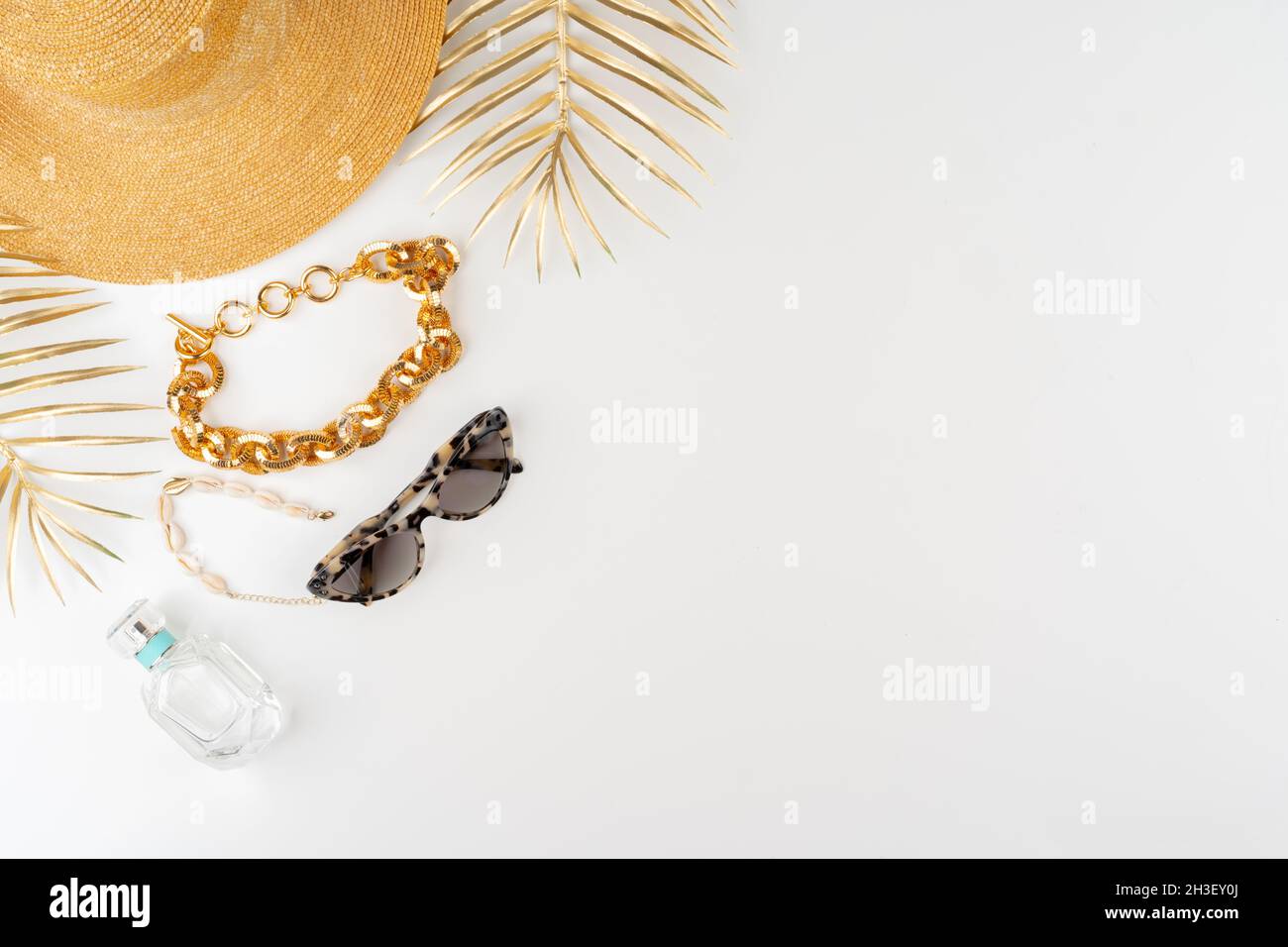 Straw hat and sunglasses top view on white background Stock Photo - Alamy