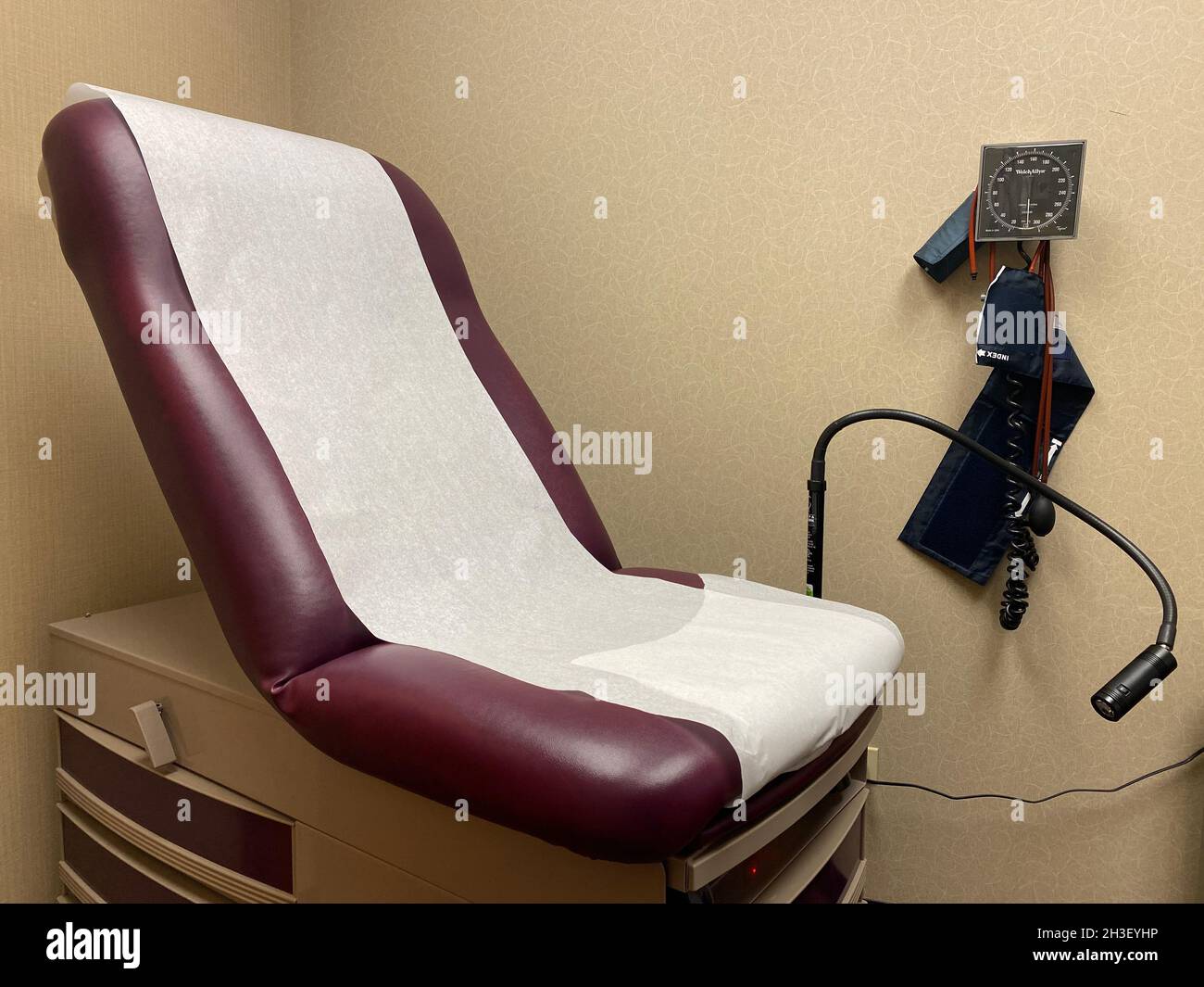 Exam table at the doctors office Stock Photo Alamy