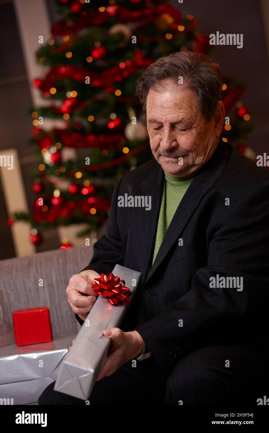 https://c8.alamy.com/comp/2H3F54J/senior-man-wrapping-christmas-present-2H3F54J.jpg