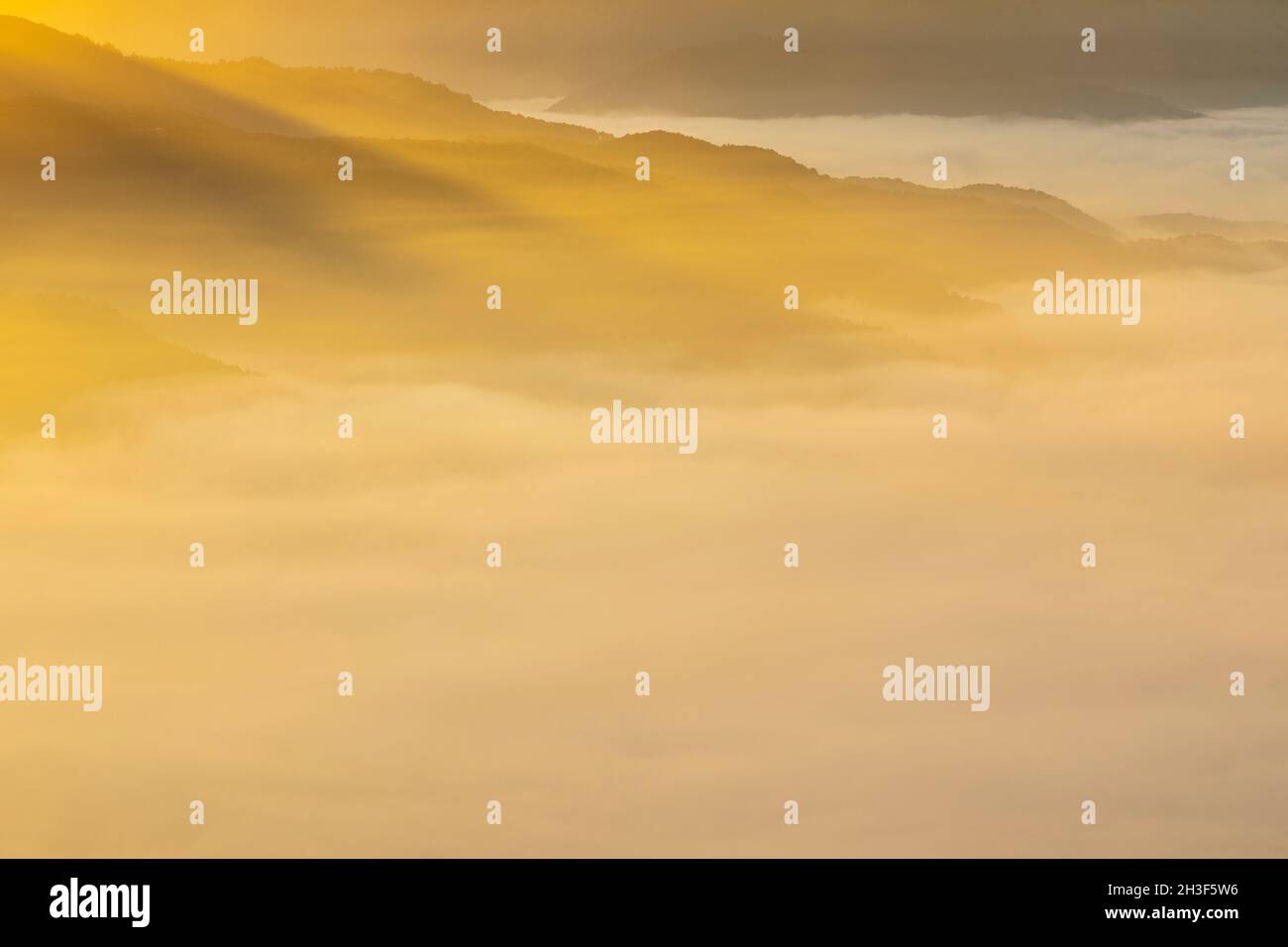 Thermal inversion layers hi-res stock photography and images - Alamy