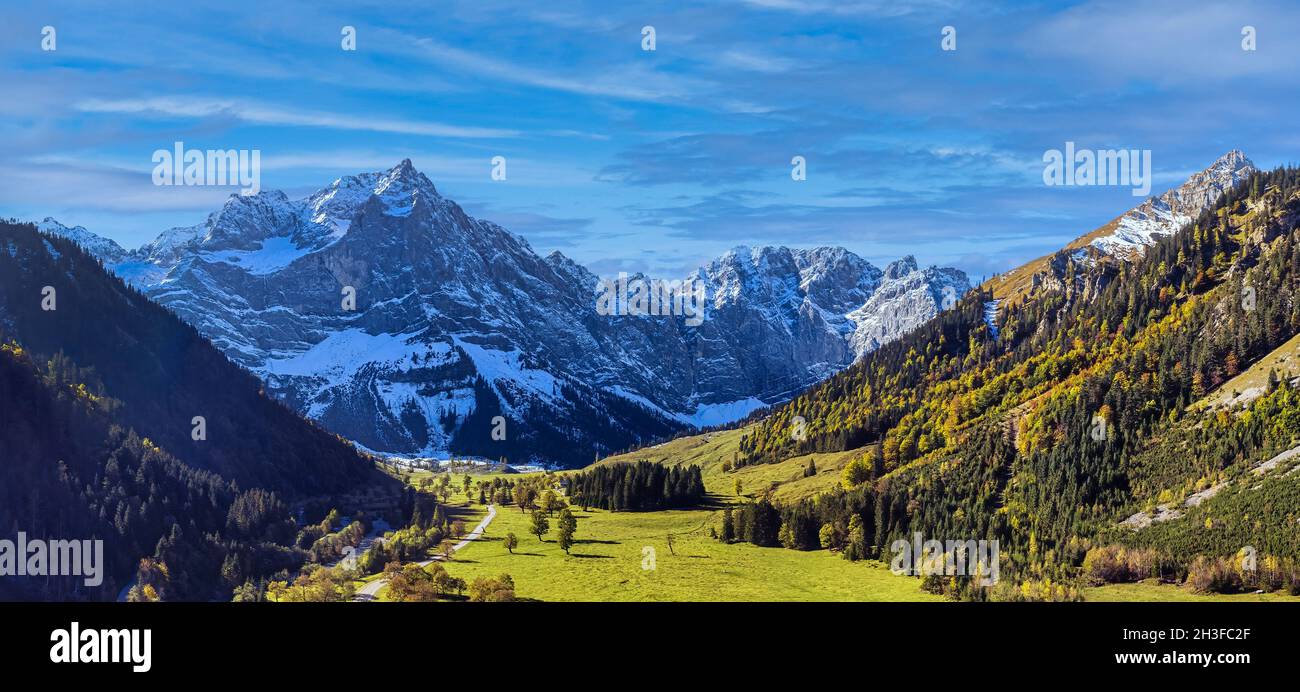Autumn landscape in Risstal with Spritzkarspitze, Grosser Ahornboden, Engalpe, Eng, Karwendel Mountains, Alpenpark Karwendel, Tyrol, Austria, Europe Stock Photo