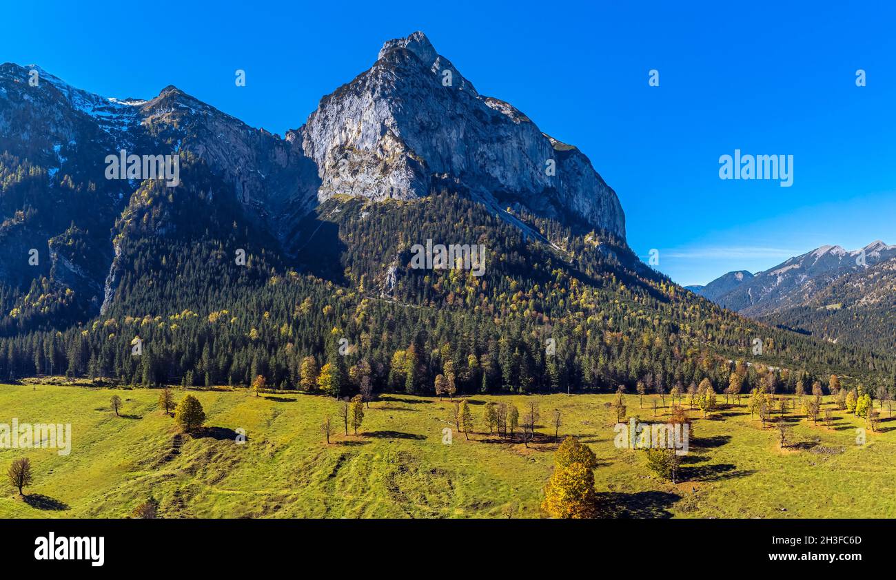 Autumn landscape in Risstal with Spritzkarspitze, Grosser Ahornboden, Engalpe, Eng, Karwendel Mountains, Alpenpark Karwendel, Tyrol, Austria, Europe Stock Photo
