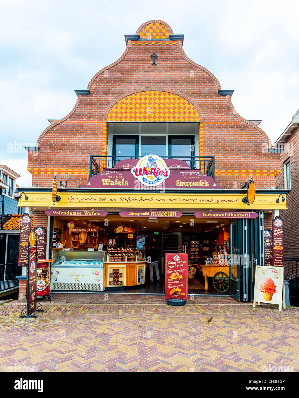 VOLENDAM, NETHERLANDS - SEPTEMBER 25, 2017: Waffle store in Volendam. Traditional Volendam waffles. Stock Photo