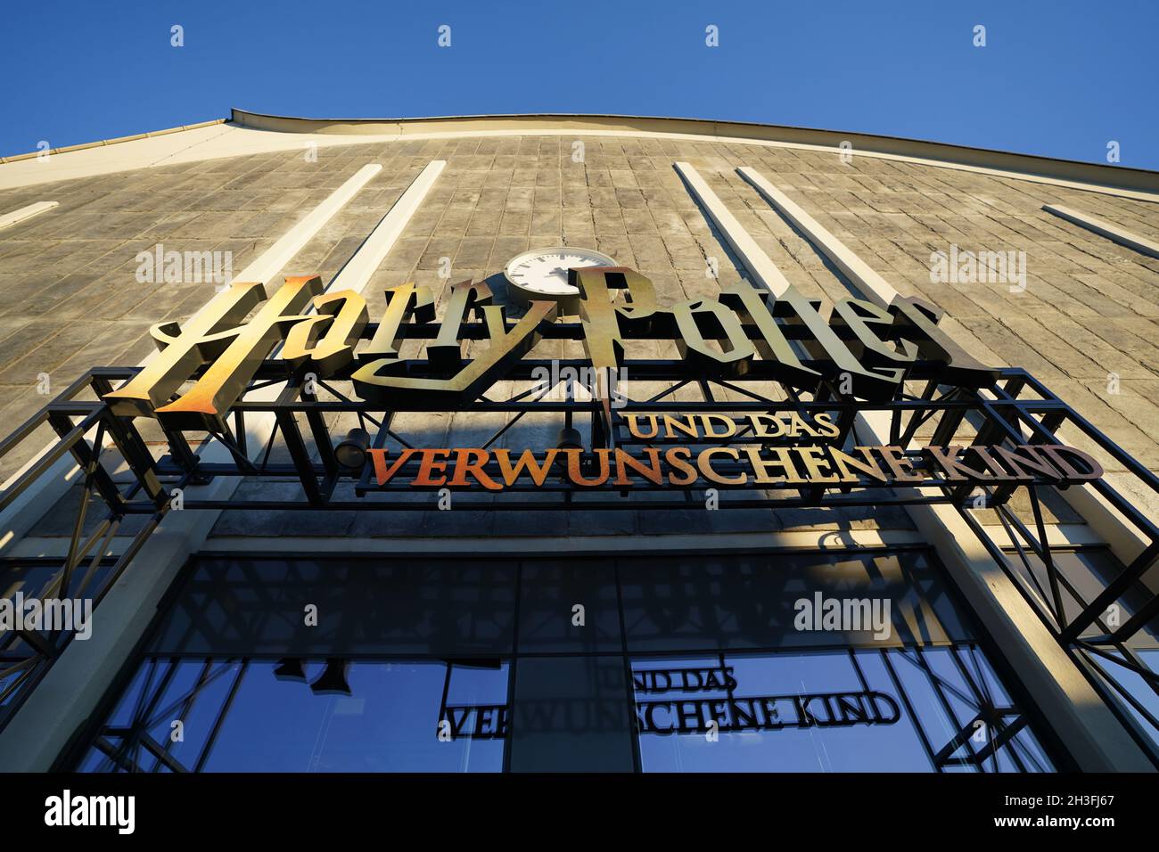 Hamburg, Germany. 28th Oct, 2021. The