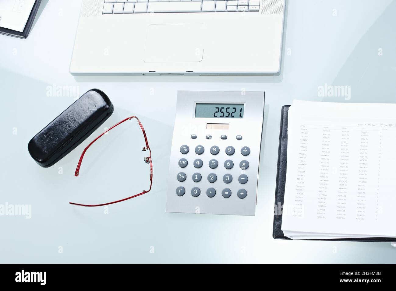 Overhead office desk hi-res stock photography and images - Alamy