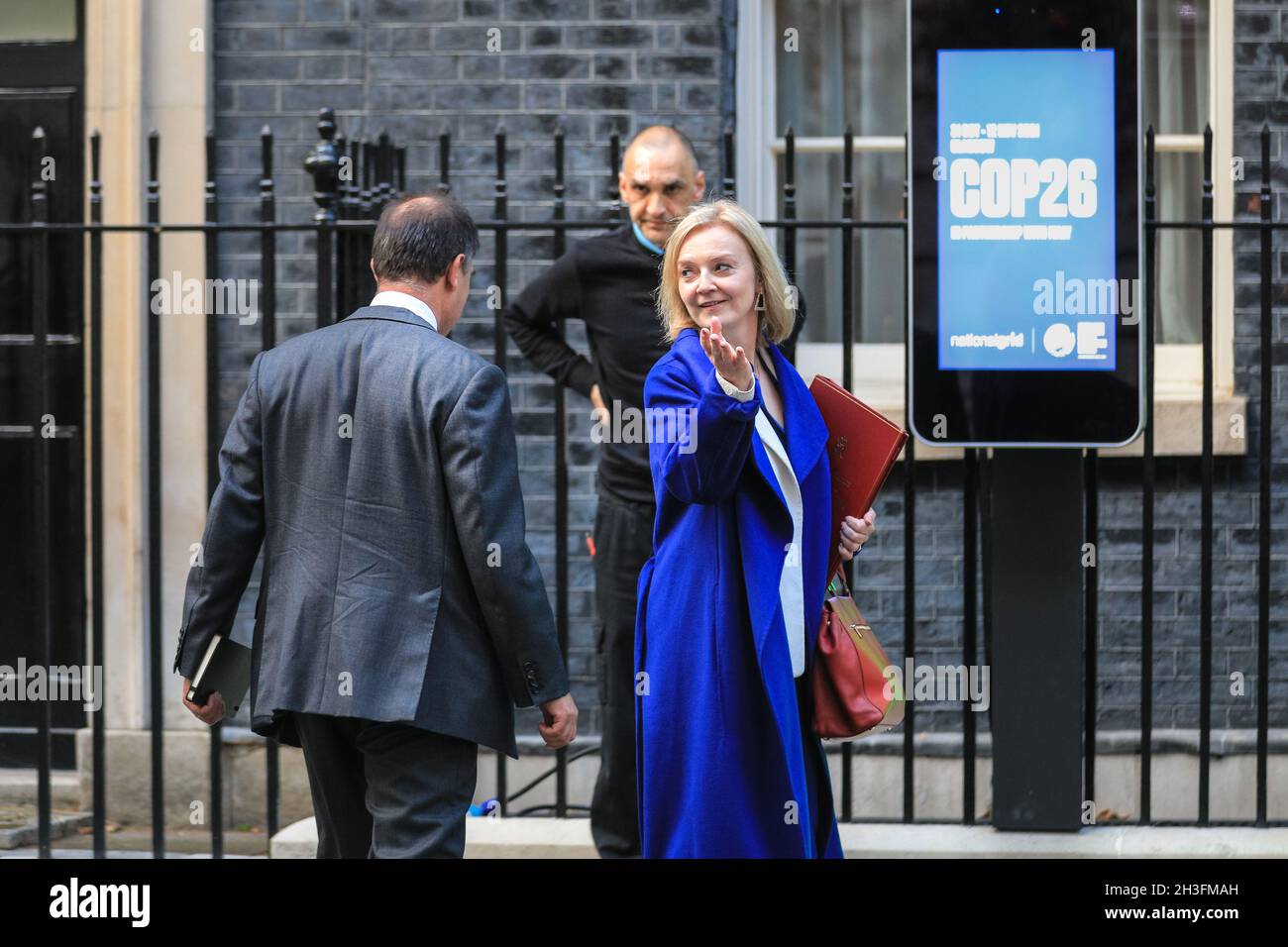 Downing Street, London, UK. 28th Oct, 2021. Liz Truss, MP, Foreign Secretary, enters 10 Downing Street this evening. Credit: Imageplotter/Alamy Live News Stock Photo