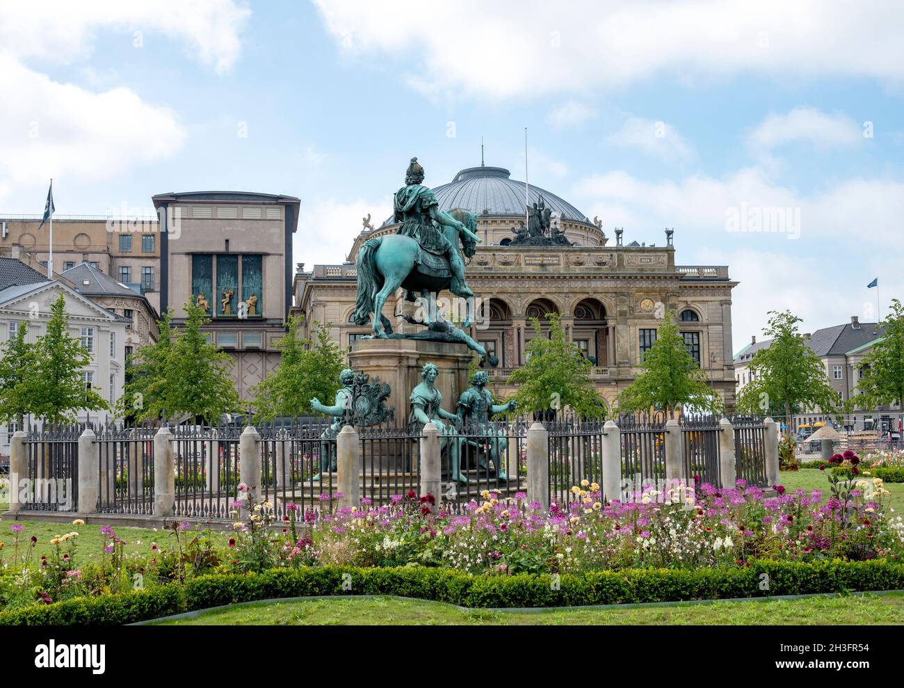 Kings new square hi-res stock photography and images - Alamy